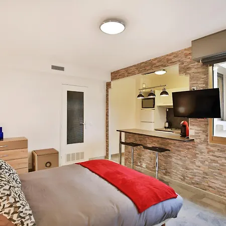 - Aircon - Wifi * Κάννες